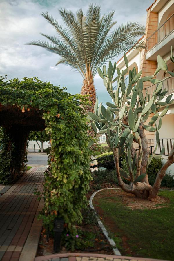 Fantastic 4 Cyprus First Line Beachfront Boghaz Exteriör bild